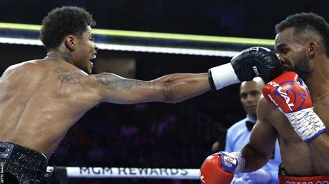 Shakur Stevenson beats Edwin De Los Santos to become three .